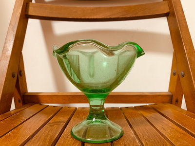 過年出清 早期 綠色冰淇淋杯 有氣泡 冰碗 老件  高腳杯 厚玻璃 杯子 福恩 年代 復古 完整 普普風 擺飾