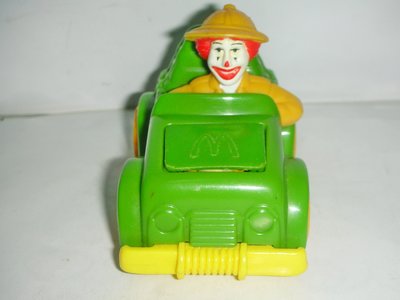 aaL皮商.(企業寶寶玩偶娃娃)近全新1996年麥當勞發行麥當勞叢林探險隊-麥當勞叔叔吉普車!--距今已有21年歷史!/