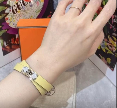 二手旗艦 Hermès 全新現貨 MINI KELLY 鵝黃色 可調式 皮帶 手環(中友店)