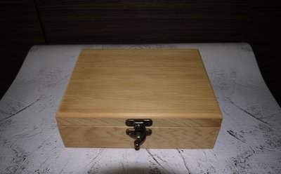 台灣黃檜木收納盒、檜木珠寶盒、檜木盒子、置物箱、禮盒、精油盒、居家擺飾~手工製原木 實木 黃檜木~