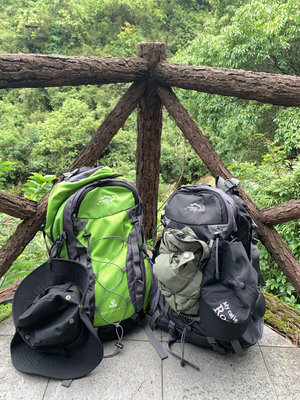 新品serello戶外專業登山包大容量徒步旅行防水雙肩包露營背包