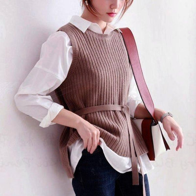 時尚芭莎~ 新款 配襯衫超美 極簡風格 前短後長 繫帶棒針無袖針織衫馬甲上衣 兩色 (L852)