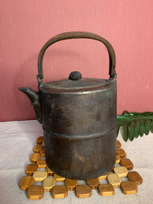 zwx 日本老銅壺，回流銅壺，雙提梁，底部有堂口款，自辨！年代物未破