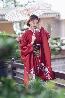 15日式華麗振袖改良和服旅拍寫真紅色茶菊梅柄