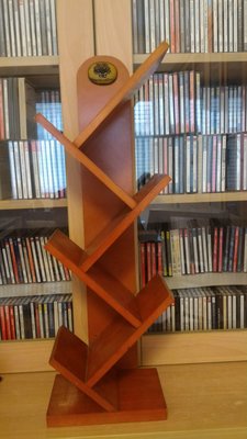 精美CD、DVD整理架、收納架、書架-實木製，獨特造型不佔空間又美觀。