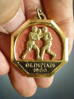 F競標品~ROAM-拳擊運動比賽相關~夏季奧林匹克運動會OLIMPIADI紀念章大顆(貴金屬~免運費)收藏用~10617