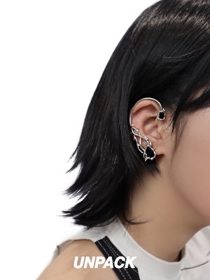 D家韓國銀飾~UNPACK芒星鋯石黑寶石耳夾金屬無耳洞新款耳飾小眾設計星體耳掛女