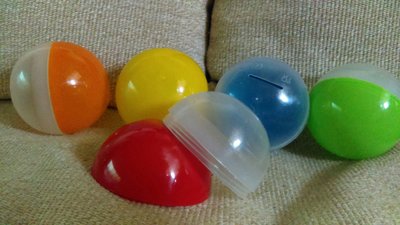 安妮媽媽DIY~全新9.2公分正圓球型(旋轉式) 彩色扭蛋殼 /透明扭蛋/空扭蛋殼/婚禮小物/抽獎扭蛋