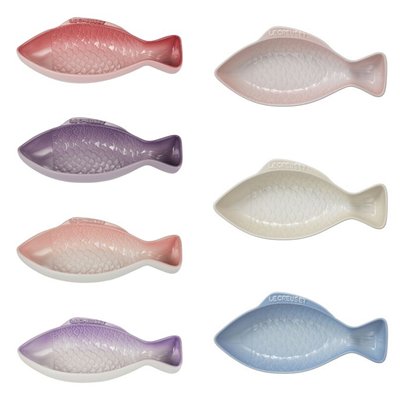 Le Creuset 瓷器鮮魚盤(中) 淡粉紅/淡粉紫/藍鈴紫/櫻花粉/海岸藍/蛋白霜/貝殼粉  特價1080元