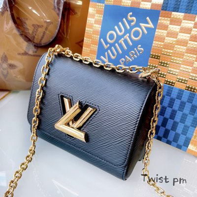 二手旗艦 LOUIS VUITTON LV 黑色 牛皮 EPI 銀轉釦 掀蓋 金鍊 肩背 斜背包 (中友店)06501