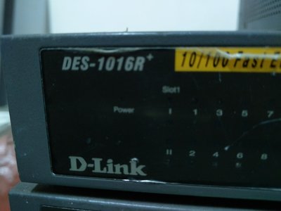 175（3C）D-Link DES-1016R+ 高階 Switch 交換器 功能正常 路由器 分享器 網管 品相如圖（）