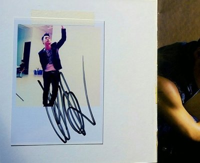 Nick周湯豪親筆簽名拍立得照片 送簽名S.N.G專輯CD+寫真(Hey! NICKTHEREAL版)&粉愛粉愛你小海報