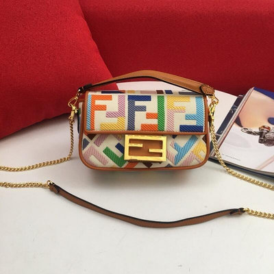 精品館正品新款FENDI BAGUETTE 彩色FF法棍包 小號刺繡法棍包 肩背包 鏈帶包 手提包 翻蓋包 迷你小包 2276