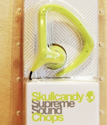 大降價！全新 Skullcandy Supreme Sound Chops 螢光綠色運動掛耳無麥克風耳塞式耳機，無底價！