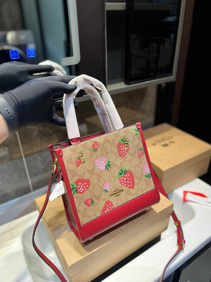 【雯雯代購】（禮盒包裝） COACH\/蔻馳女包 草莓托特包單肩包斜挎包手提包購物袋 二色