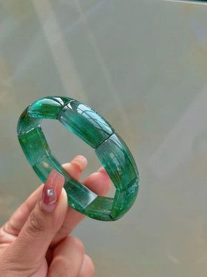 天然巴西藍綠西瓜碧璽手排，完美鐲型，13.2×6.5mm內徑可以戴到16手圍，重:38.8g