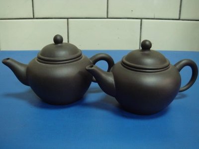 【小斑馬的家】中國宜興 早期壺 黑鐵砂標準壺 4杯 2把合售