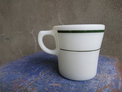 早期---美國 康寧 CORNING PYREX 軍綠 牛奶玻璃 咖啡杯---- 1個700元