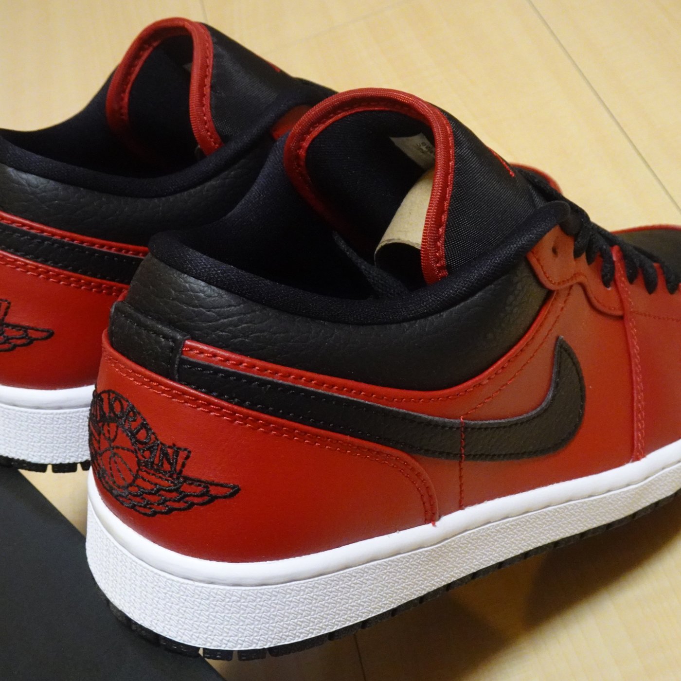 NIKE AIR JORDAN 1 LOW AJ1 飛人喬丹一代芝加哥公牛配色紅黑白黑勾反轉