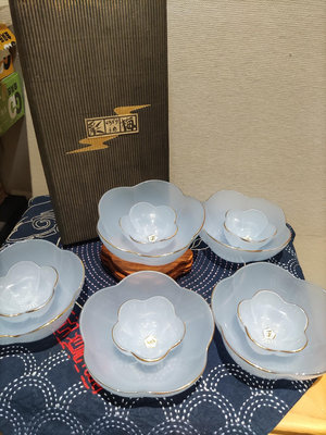 新 日本回流手作奶玻璃藍色硝子梅花小缽小碗五大五小