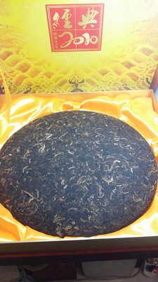 老曼娥2010年勐海班章经典珍藏普洱茶(生餅 3000公克(有機認証)