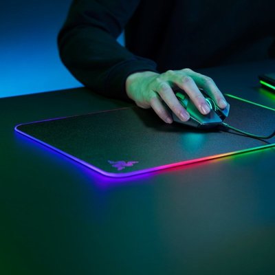 Razer Firefly V2烈焰神蟲V2硬質版RGB幻彩遊戲電腦滑鼠墊適用 3V60-極巧