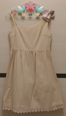 專櫃購入Noue Rue(NR/La ziza)粉橘紅簡約單肩蝴蝶結單肩細肩帶不對稱設計裙擺蕾絲滾邊氣質洋裝(2號)