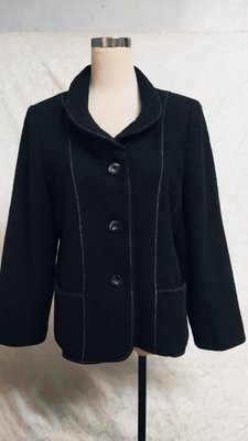 日本製~專櫃品牌ami黑色 55%安哥拉毛45%羊毛經典縫線 顯瘦  輕柔外套 短大衣~D36