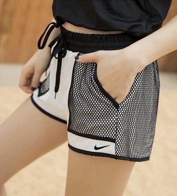 【熱賣精選】Nike NK 耐吉 韓國限定版女子運動短褲 速干網眼 拼接超短 熱褲 黑白拼接-LK29037