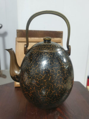 日本老銅壺，山本金星堂做 龍蛋造型捶打紋，厚胎，防燙空心提手