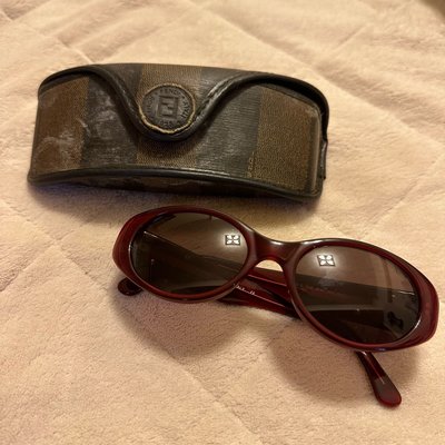 二手瑕疵轉售 本人珍藏❤️｜Fendi Vintage 透光暗紅色復古小圓墨鏡 太陽眼鏡 vintage