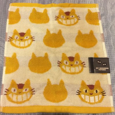 衣飾情緣。日本帶回黃白撞色龍貓毛巾