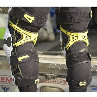 眾誠優品 2021款美國mobius越野摩托車護膝防摔騎行護具碳纖維外骨骼護腿X8 JC1074