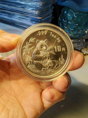 1996年熊貓銀幣一盎司，1／2盎司各1個，好品，包真。合售