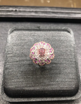 『行家珠寶Maven』GIA粉紅鑽 1.01克拉 像花朵般綻放PT950鉑金戒指鑲嵌滿滿的天然鑽石 如同一束鑽石花朵