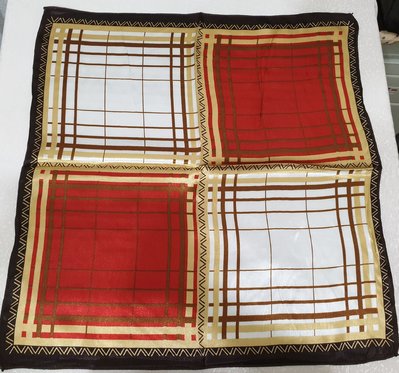 39小舖 流行方巾絲巾-咖啡配紅色格子方型緞面絲巾