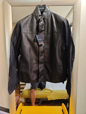 EMPORIO ARMANI全新真品黑色半羊皮輕薄軟質立領騎士夾克/外套/風衣(52號)--1.6折出清(不議價商品)