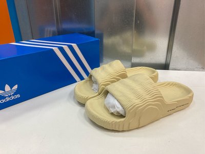 adidas Originals Adilette 22 Slide Sand GX6945 3D打印效果 拖鞋 全新 沙色 現貨us12 (30cm)