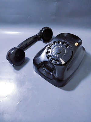 老電話，國外老實撥盤電話外殼完整撥盤流暢，缺少話筒線其他品相
