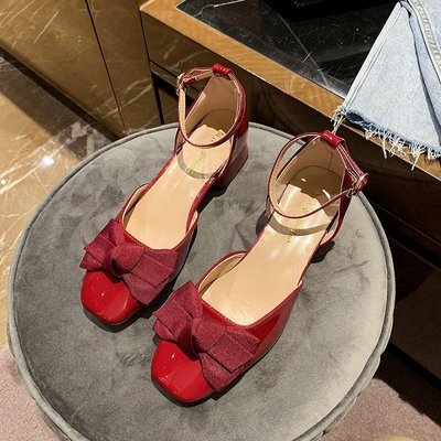 紅色低跟單鞋女2021夏季新款百搭方頭粗跟一字帶蝴蝶結仙女高跟鞋-小熊百貨