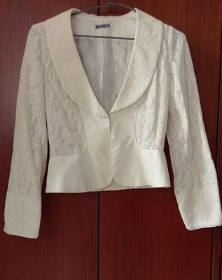 (出清）日本品牌 RULE 米白色精緻蕾絲優雅春夏長袖薄外套，單釦有內裡，無彈性尺寸日本M 碼。MsGracy Issue 津森千里 clathas 川久保玲