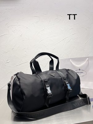 現貨#Prada Adidas 聯名款旅行包 衣物包 手提包 單肩斜挎包 運動包 男女同款 尺寸46 22cm簡約
