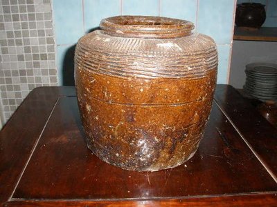 台灣早期石質陶罐