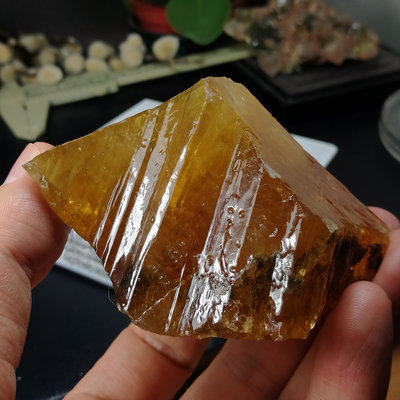 [友克鑫礦業]47約重147.8g琥珀色黃方解石Calcite蜜糖色霰石Aragoni原礦 晶簇 晶塊 晶柱 水晶柱