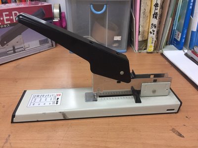 桃園國際二手貨中心----STAPLER {CS-100}  6.8.10.13mm 強力訂書機.釘書針.