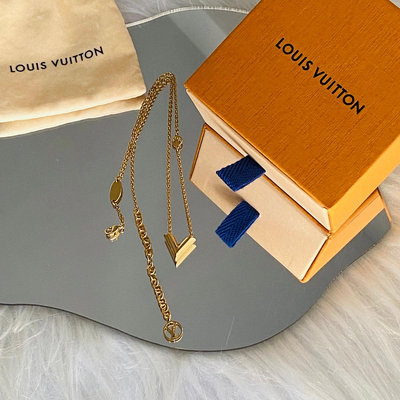 【哈極品】美品《LOUIS VUITTON LV金色  Essential V 項鍊 飾品/配件》