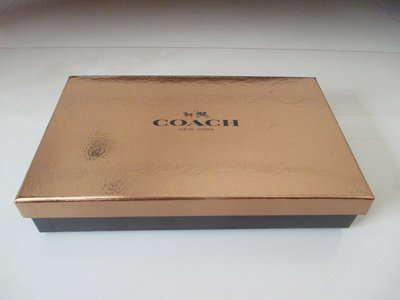 COACH皮夾金色紙盒非常精美稀有(只有單售這紙盒哦!)