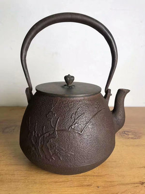 zwx 日本回㳘老鐵壺，龍文堂老鐵壺器形漂亮，試水不漏很完美。容量約