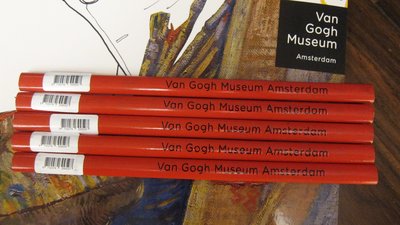 荷蘭阿姆斯特丹梵谷博物館Van Gogh Museum限定文森梵谷簽名圖案收藏款超長特粗橢圓形黑色鉛筆/5支合售不拆賣!