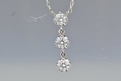 【芬芳時尚】 日本珠寶專櫃品牌4°C 4度C 鉑金pt850 3顆天然鑽石項鍊 附原盒